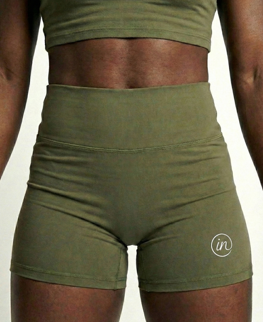 Inherit Noir 6" Compression Shorts. Worn by model.