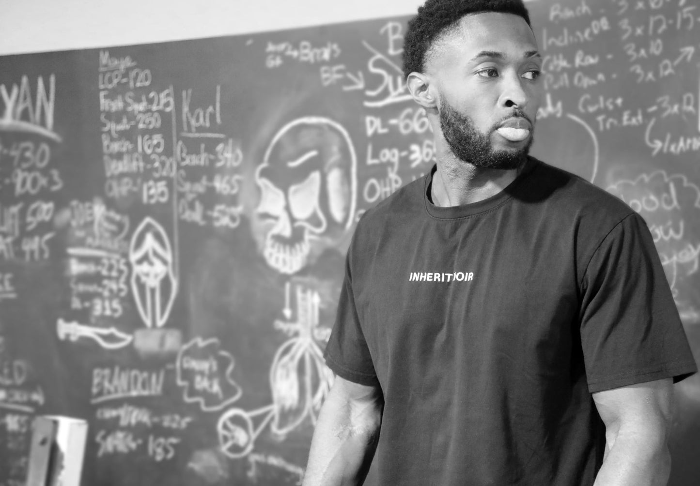 Inherit Noir Featherweight Performance T-Shirt in Black. Close-up detail.