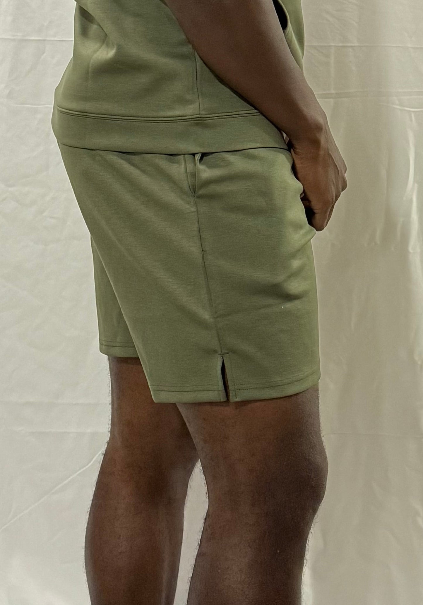 DuraLuxe 7" Performance Shorts (Olive)