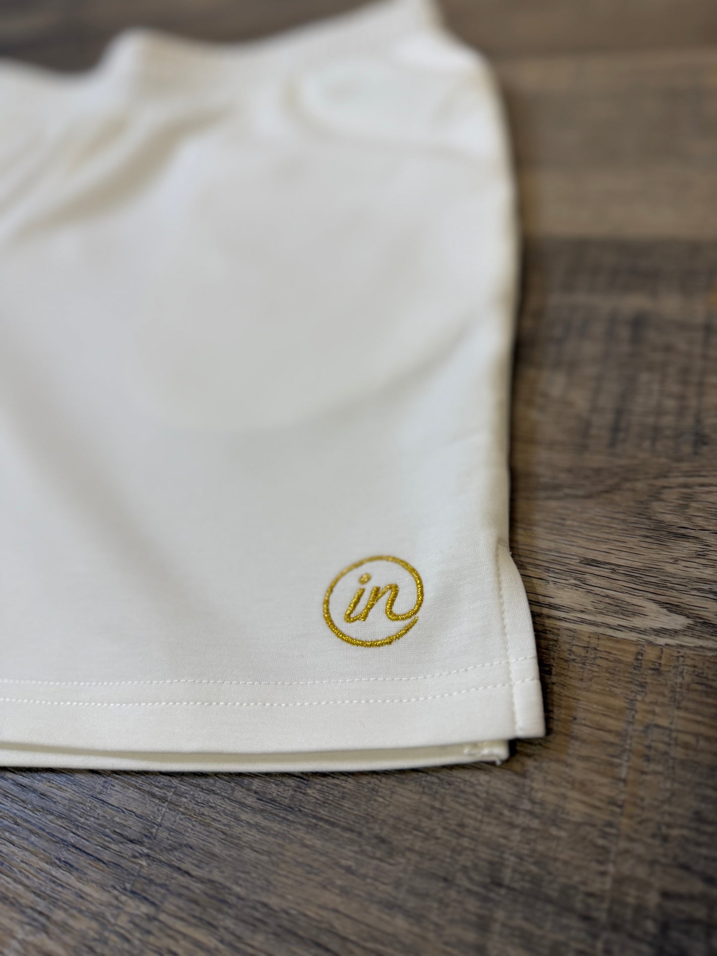 DuraLuxe 7" Performance Shorts (Off White)