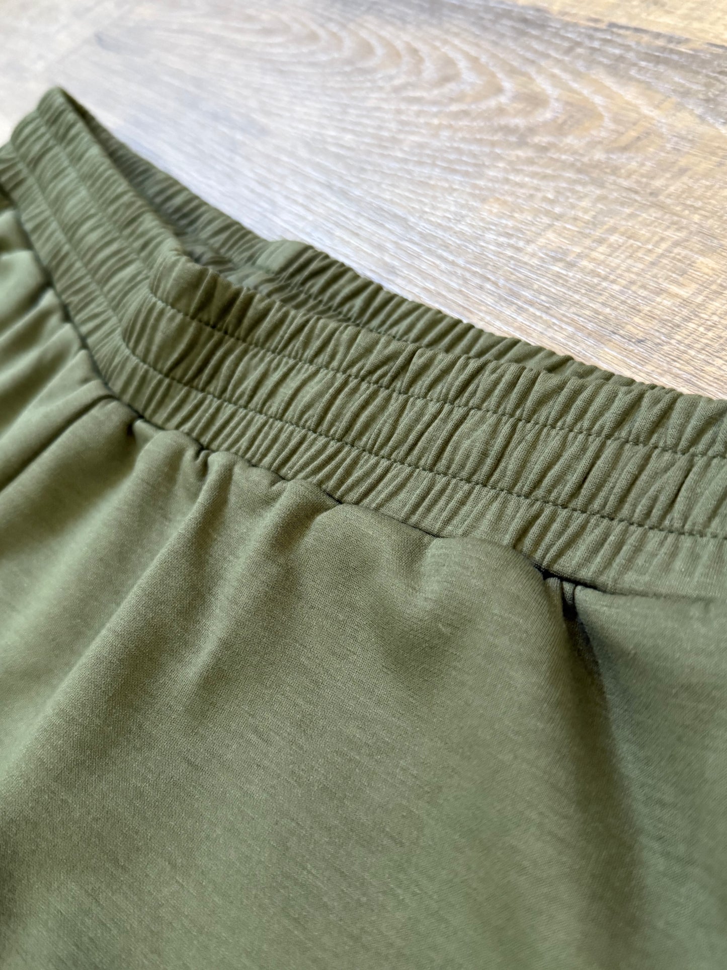 DuraLuxe 7" Performance Shorts (Olive)